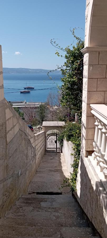Apartman Horizont Apartment Omis Bagian luar foto
