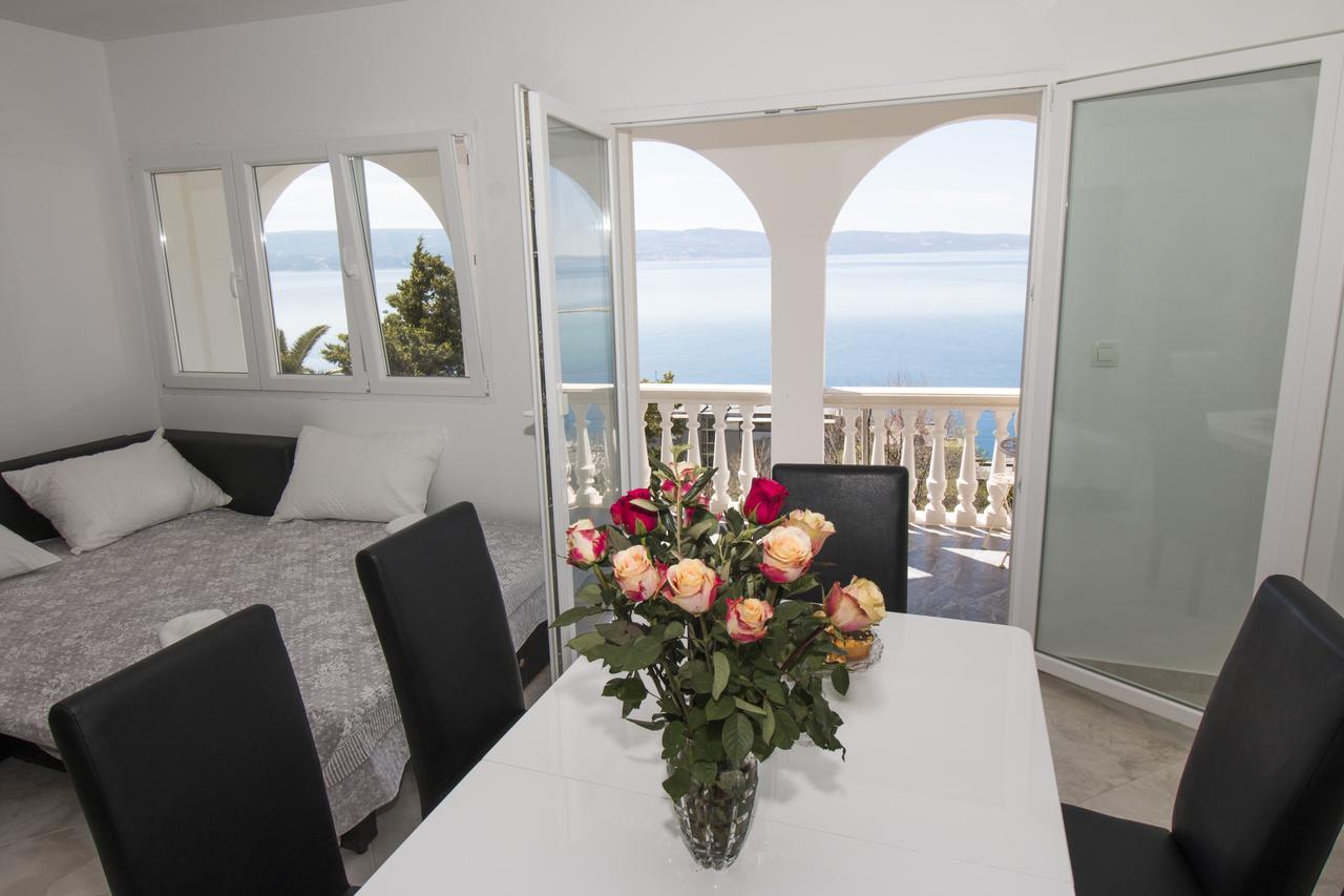 Apartman Horizont Apartment Omis Bagian luar foto