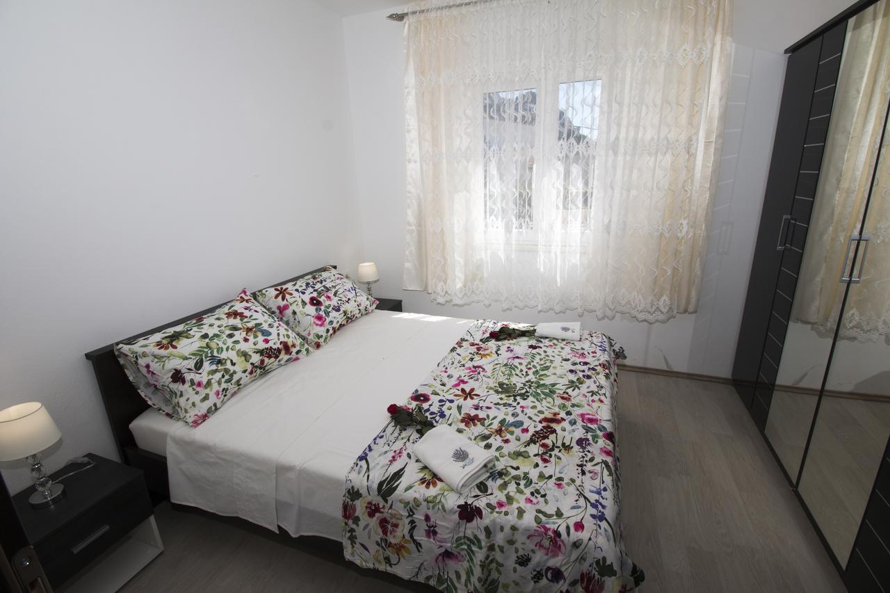 Apartman Horizont Apartment Omis Bagian luar foto