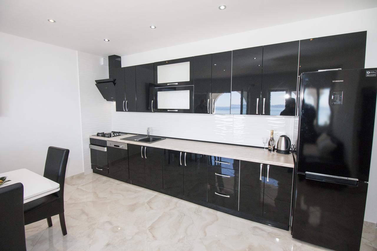 Apartman Horizont Apartment Omis Bagian luar foto