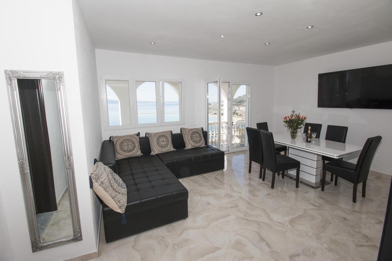 Apartman Horizont Apartment Omis Bagian luar foto