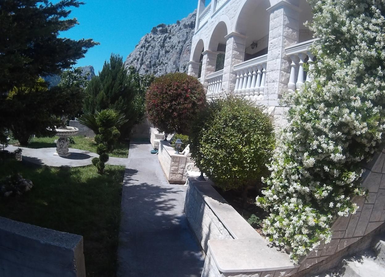 Apartman Horizont Apartment Omis Bagian luar foto