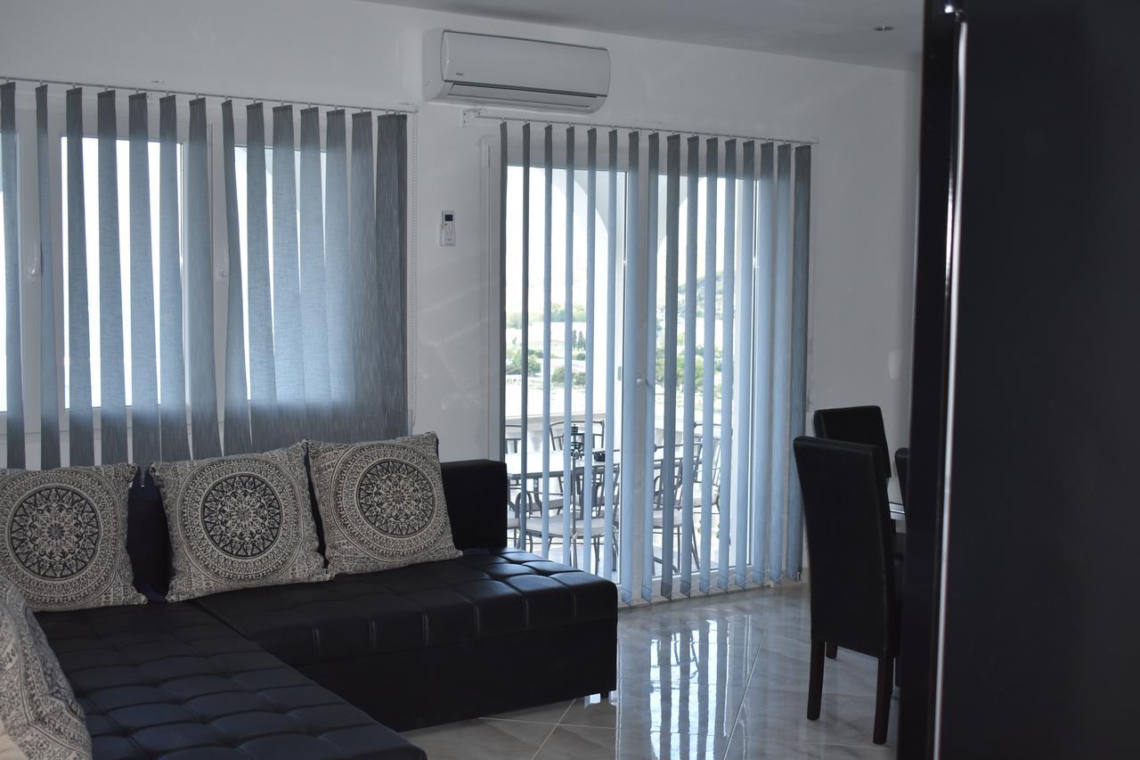 Apartman Horizont Apartment Omis Bagian luar foto