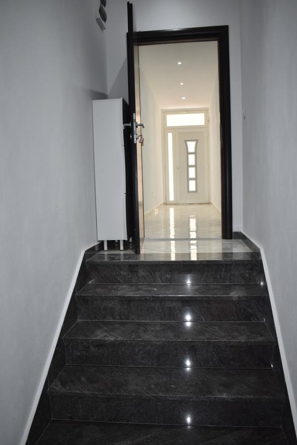 Apartman Horizont Apartment Omis Bagian luar foto