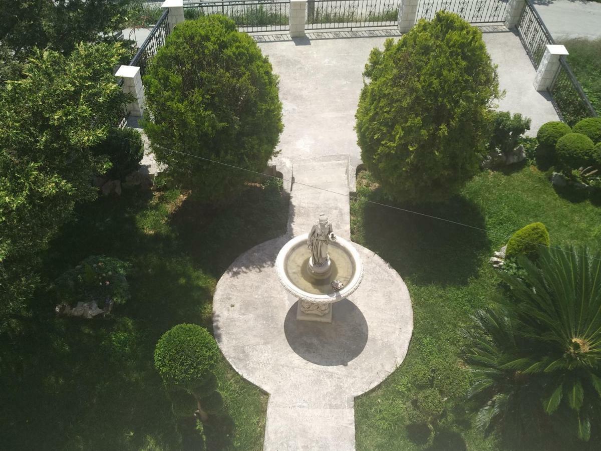 Apartman Horizont Apartment Omis Bagian luar foto